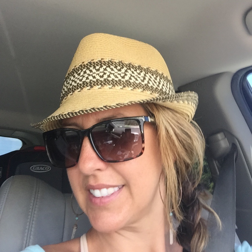 Meet your Posher, Brooke